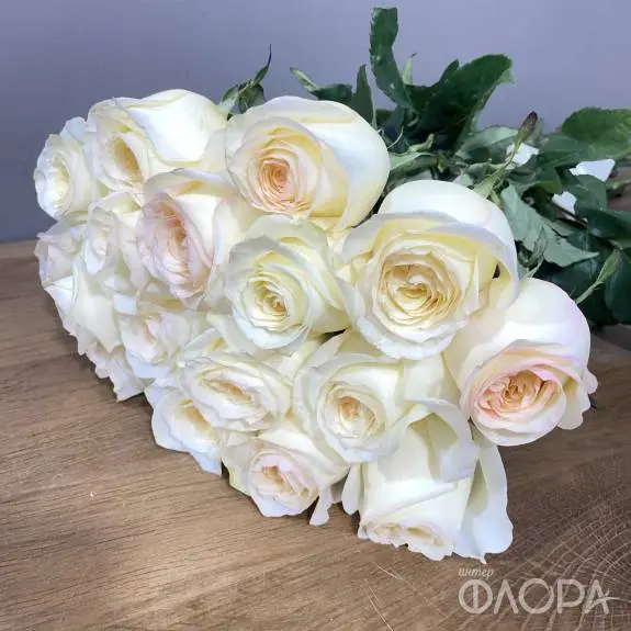 Розы "Канделайт", Эквадор 70 см