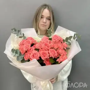 Букет из коралловых роз