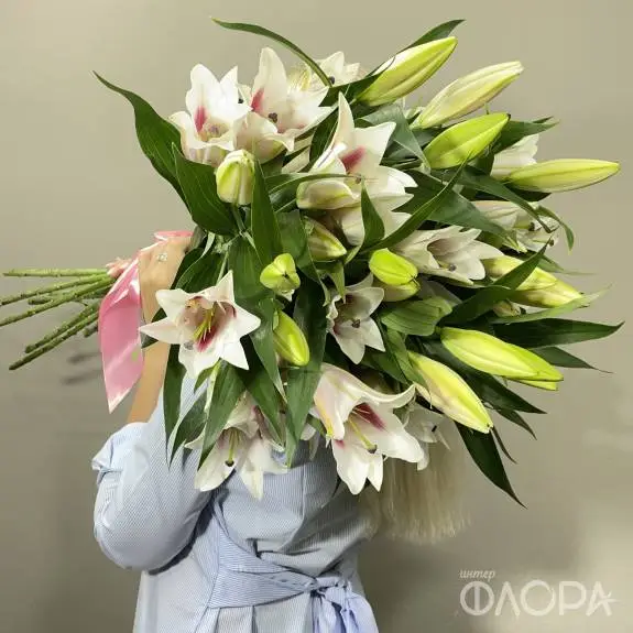 Розовые лилии