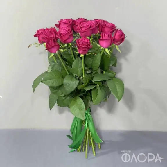 Малиновые розы "Шангри Ла", Россия 60 см