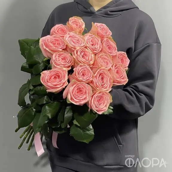 Розы "Софи Лорен", Россия 70 см 
